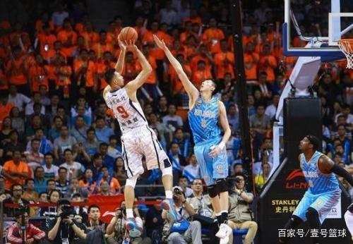 小球迷们为 小球迷们为